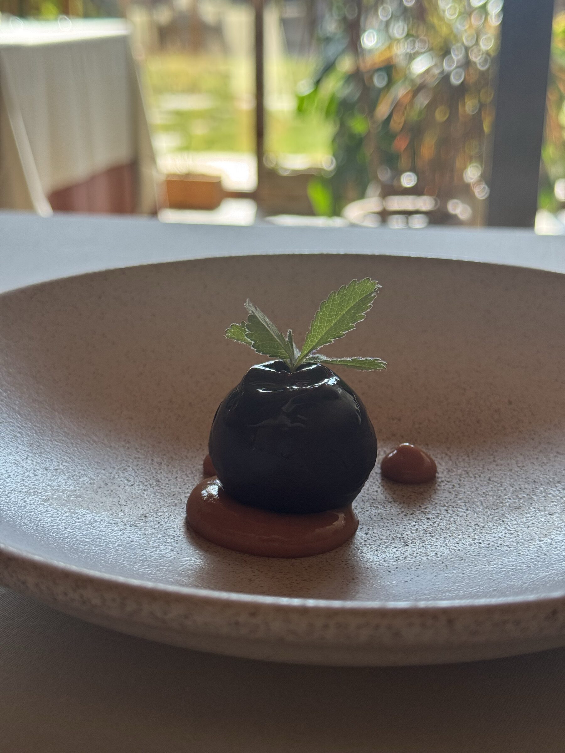 Liquen del roble con caldo de huesos asados