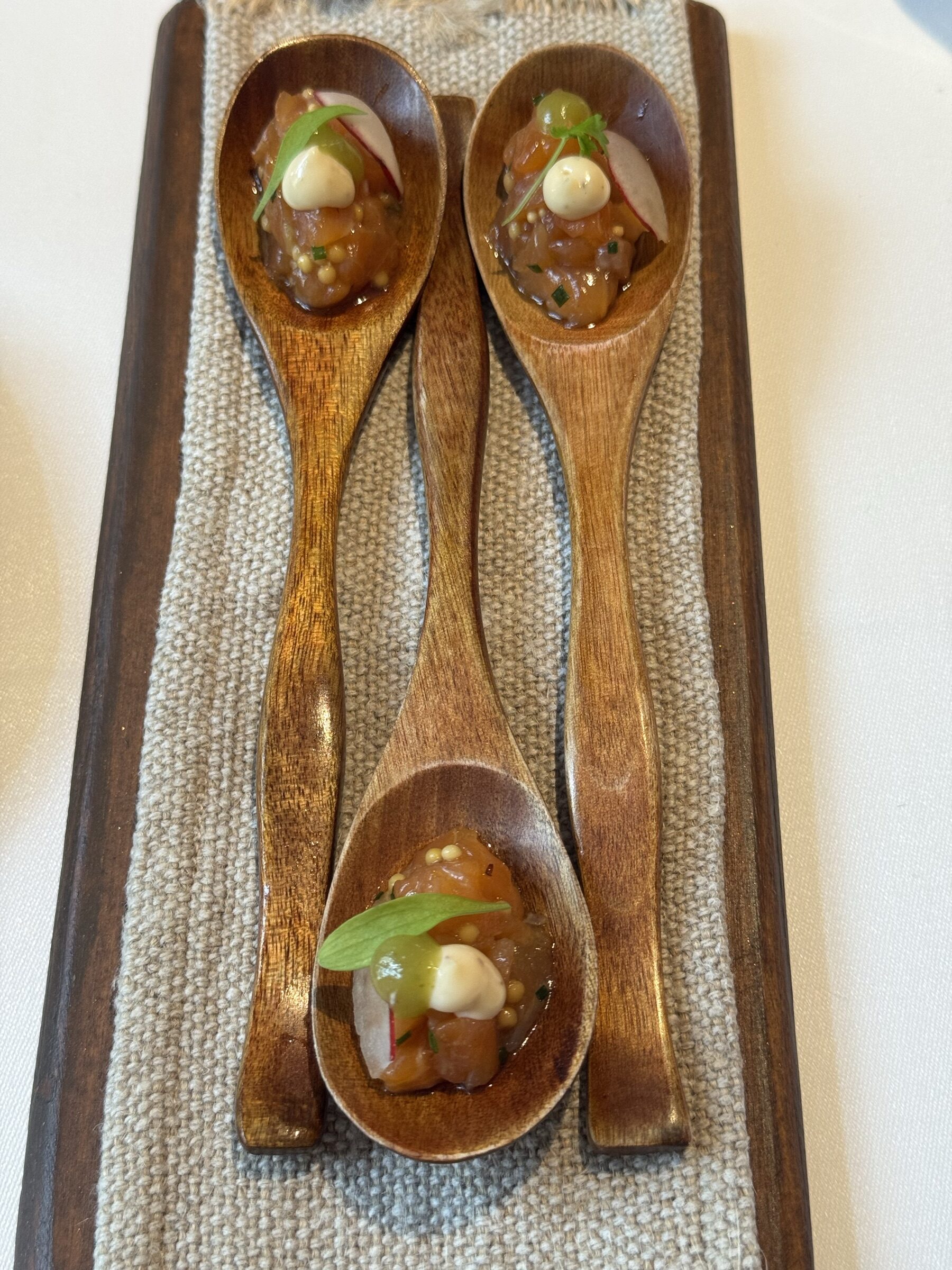 Kokotxas de merluza al pil-pil con perlas de hinojo silvestre