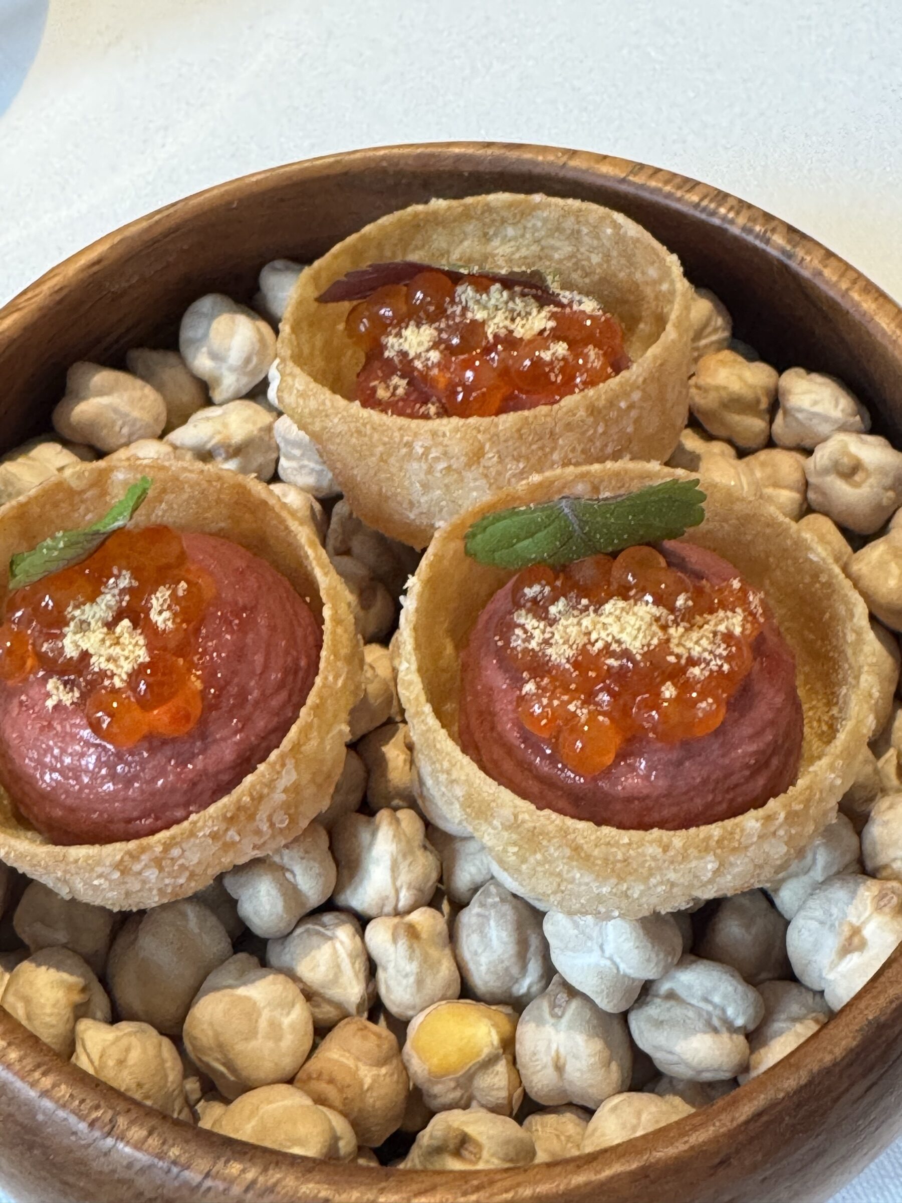 Txangurro a la donostiarra reinterpretado, brioche de tinta