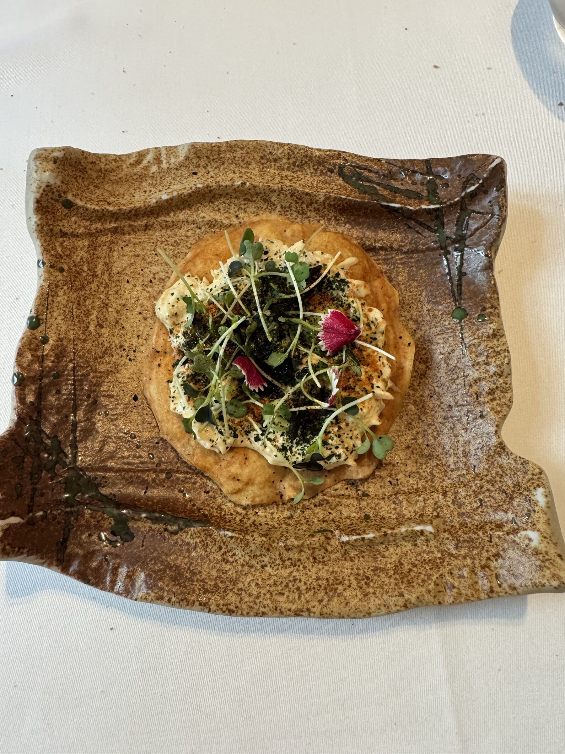 Pichón de Bresse, mole de avellana y remolacha encurtida