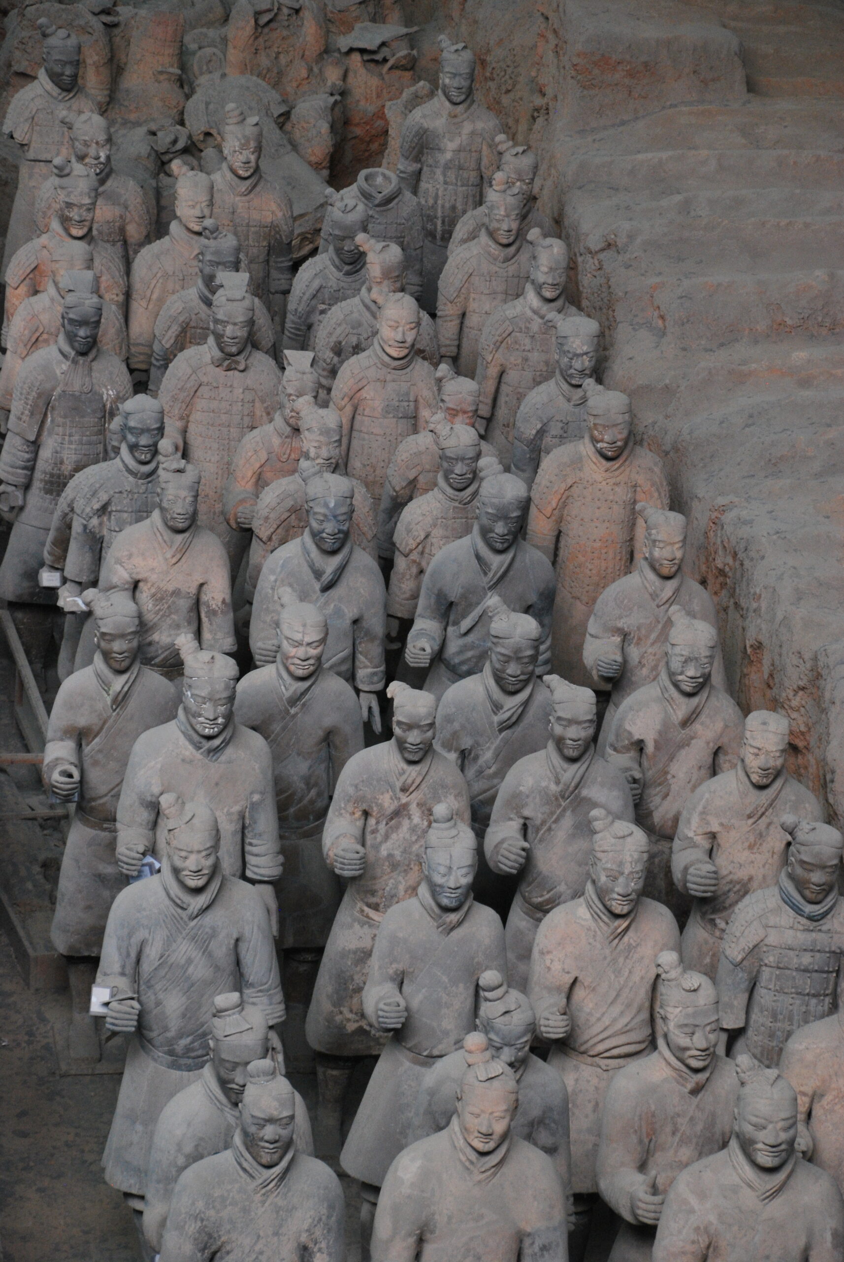 Formación de guerreros de terracota del ejército del emperador Qin Shi Huang en Xi'an, China