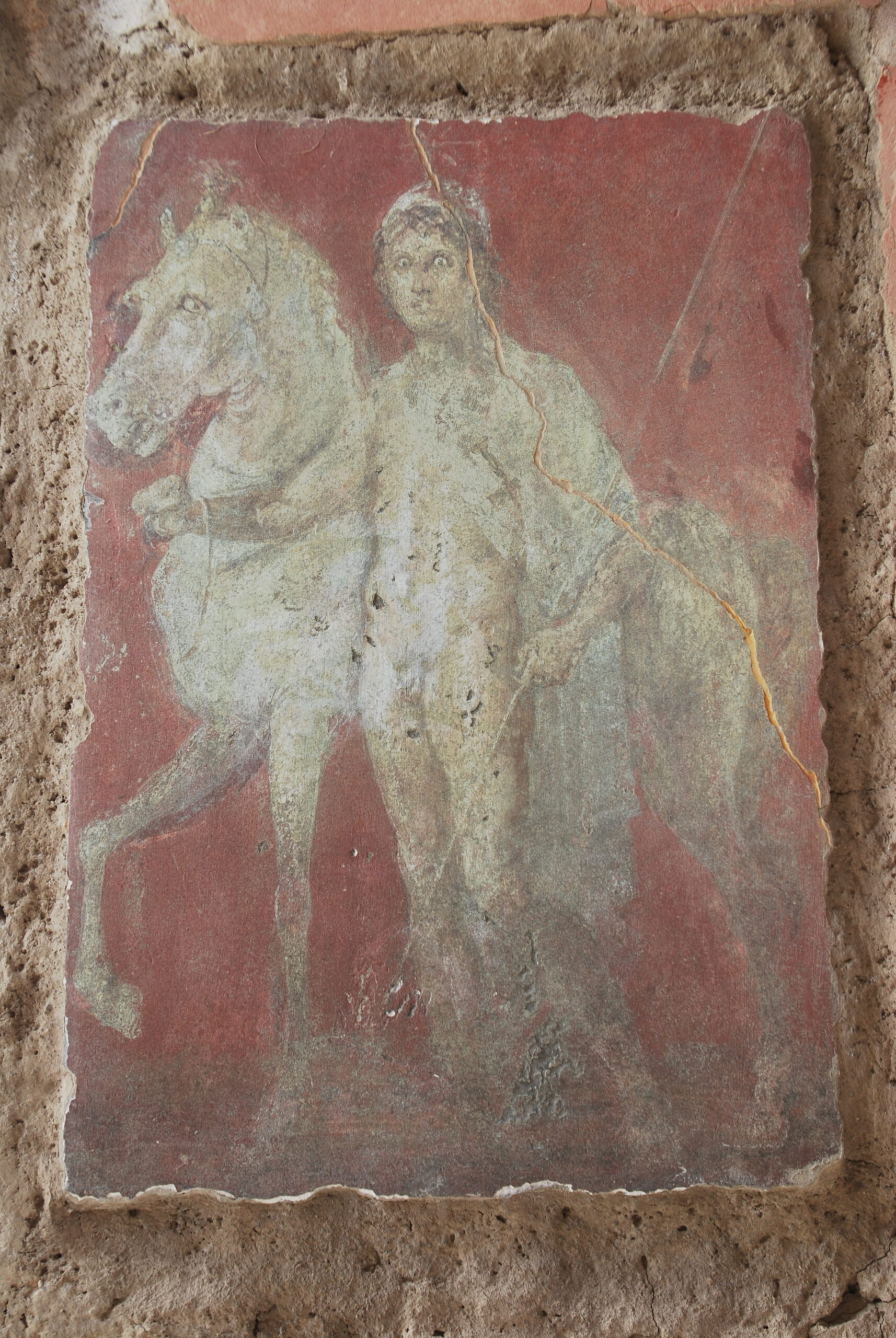 Fresco romano en una casa de Pompeya con pintura pompeyana roja