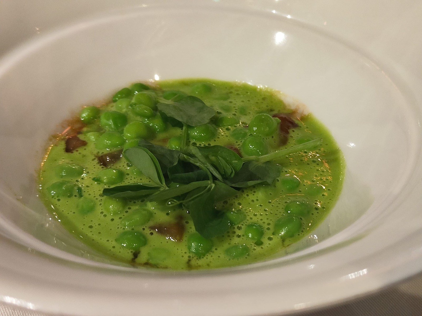 Guisante lágrima con jugo de carne y germinado