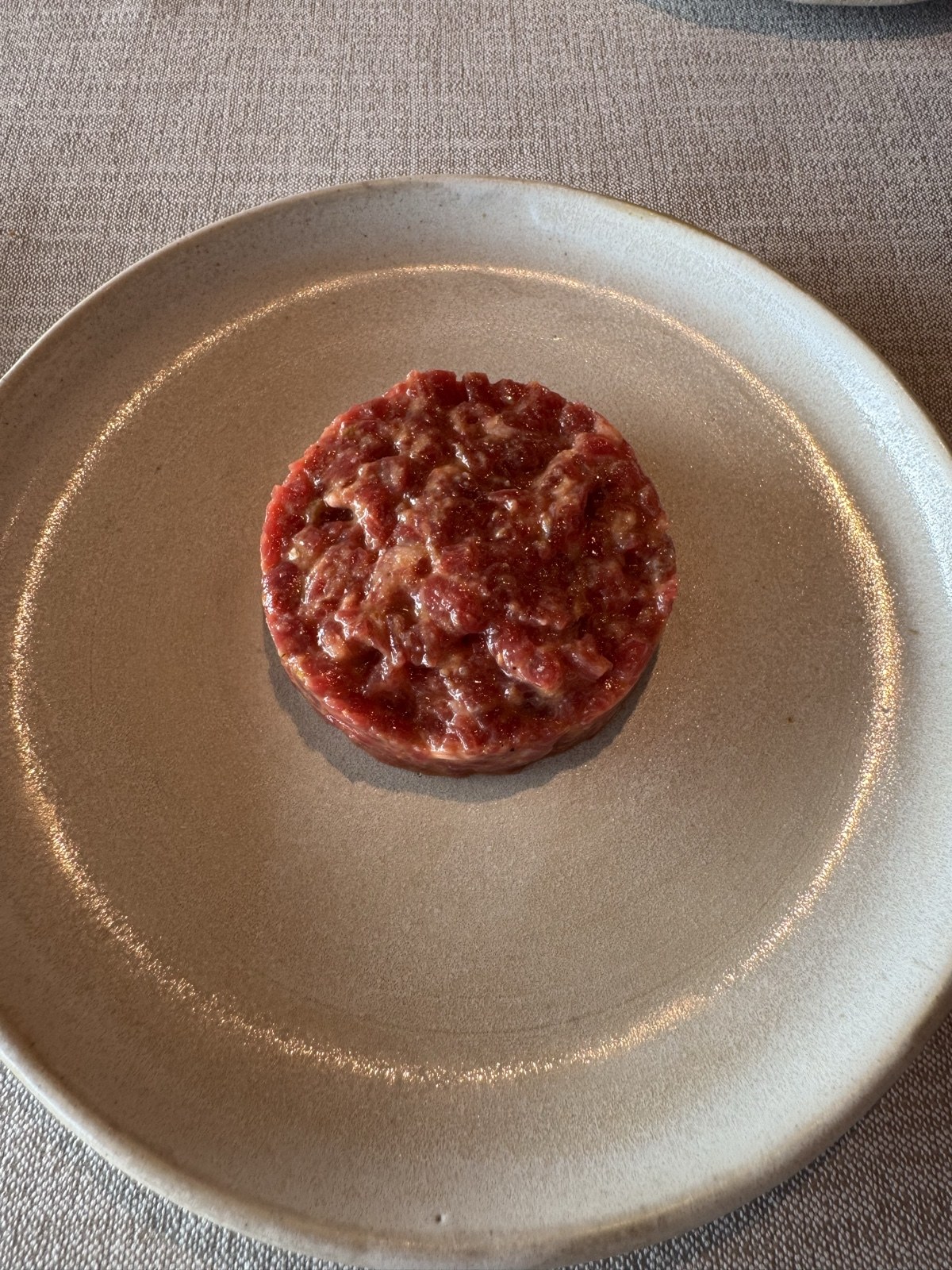 Tartar de txuleta con yema de huevo de caserío