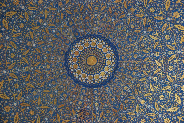 Cúpula azul y oro del mausoleo Gur-e Amir en Samarkanda, Uzbekistán