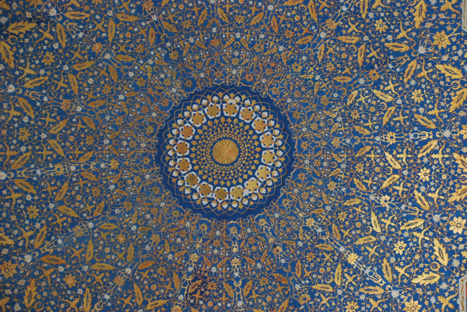Bóveda dorada interior del mausoleo timúrida Gur-e Amir, Samarkanda