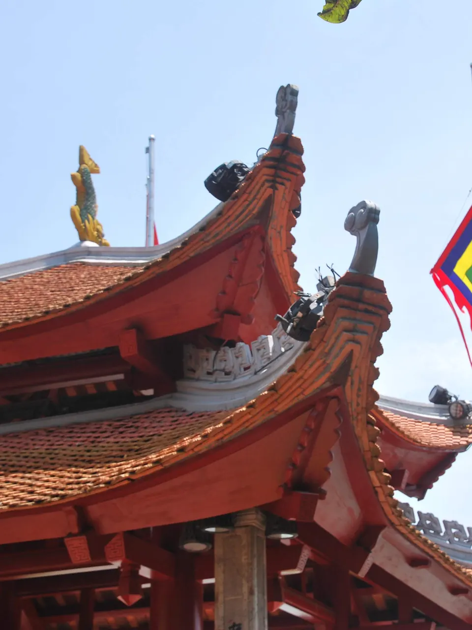 vietnam-hanoi-tejados-templo-960w